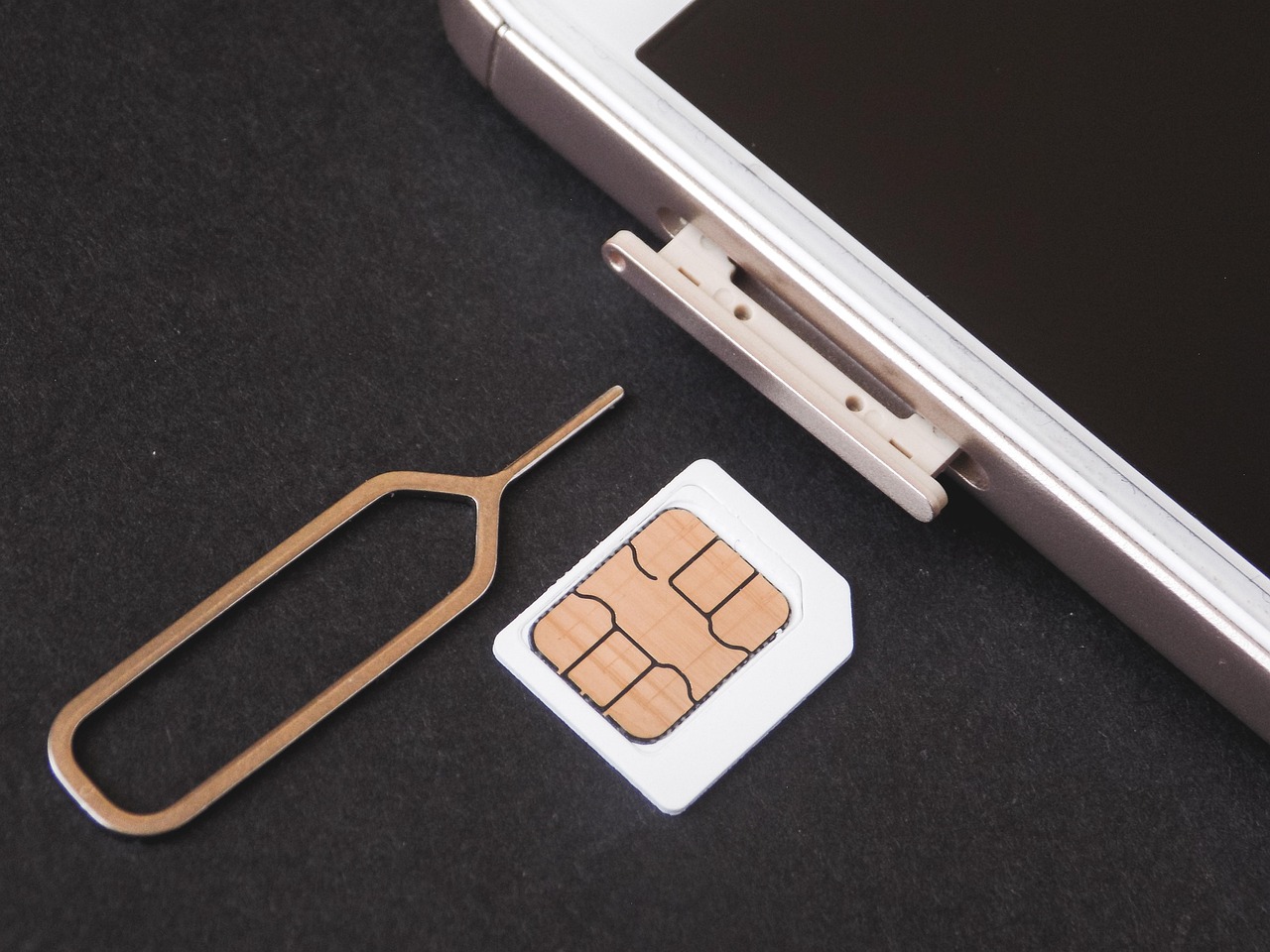 SIMカードの共有方法と注意点は？