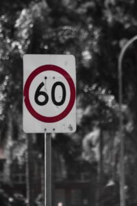 スマホの速度制限を解除する方法は？